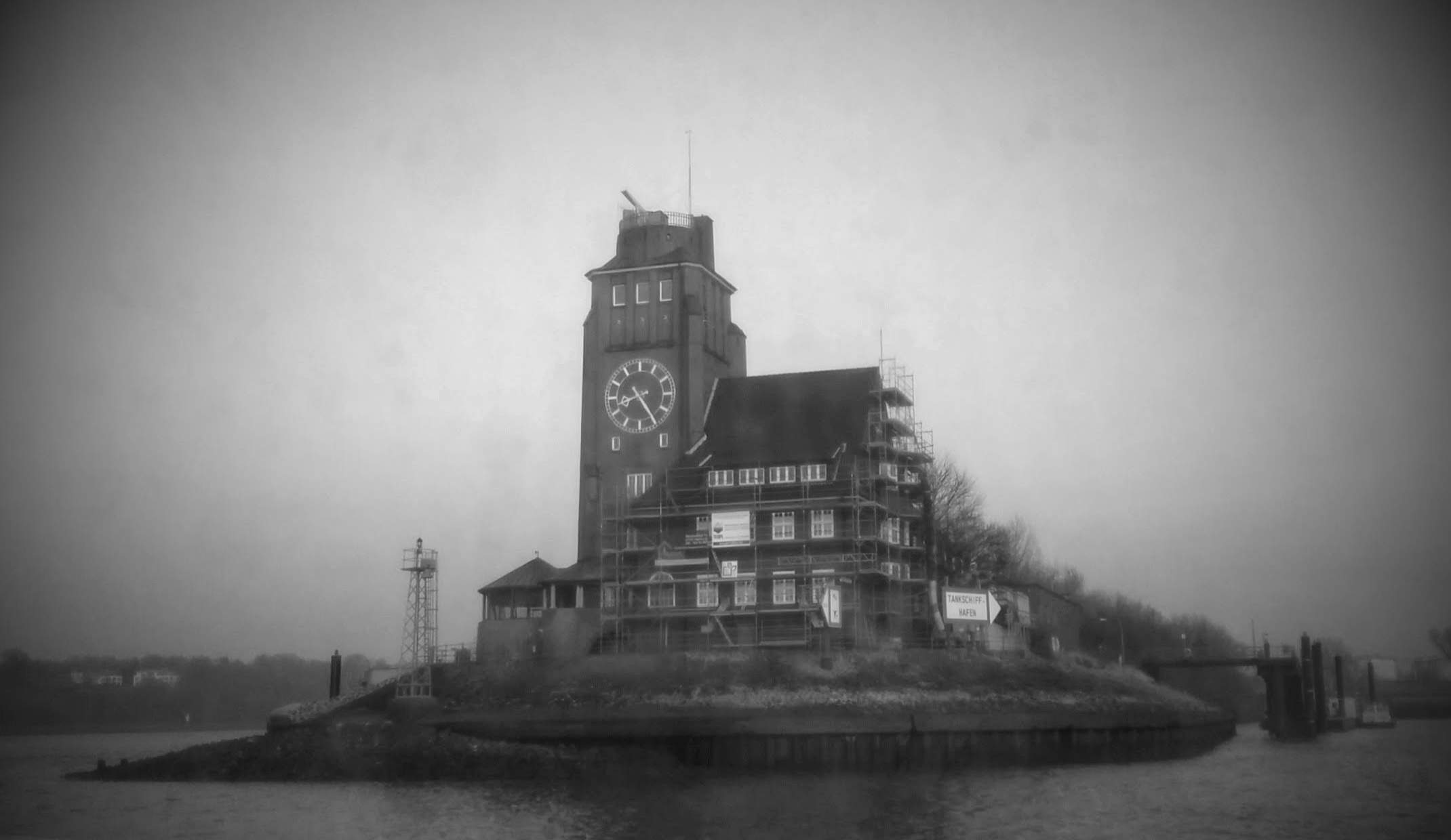 Ein Münchner in Hamburg..   (Foto-Hamburg-Hafen-Tankschiff-Schule-m62)