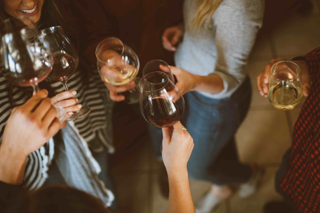 alkoholfrei feiern: Alkohol Ausreden um die Schwangerschaft geheim zu halten
