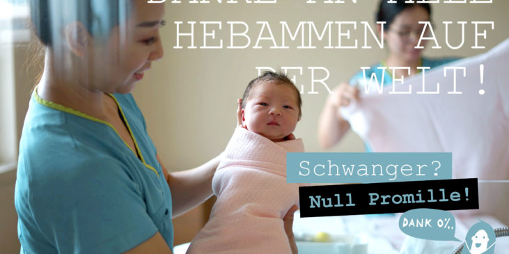 Eine Hebamme in China hält ein neugeborenes Baby im Arm - Danke-allen-Hebammen-Welthebammentag