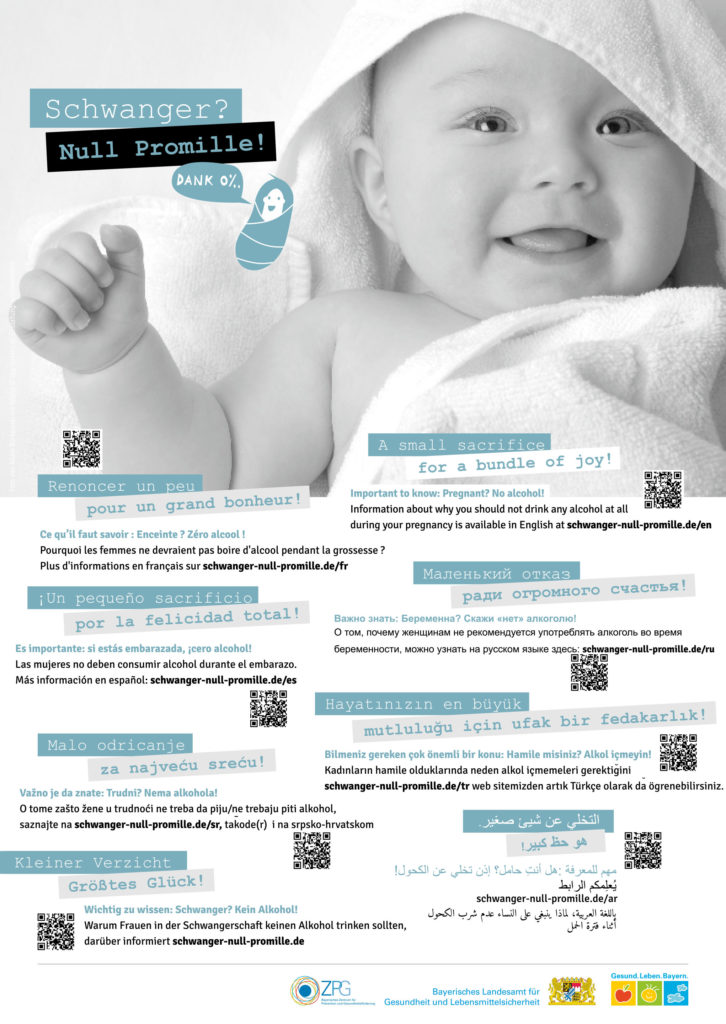 Poster mit dem Bild von einem Baby, dazu Informationen in verschiedenen Sprachen